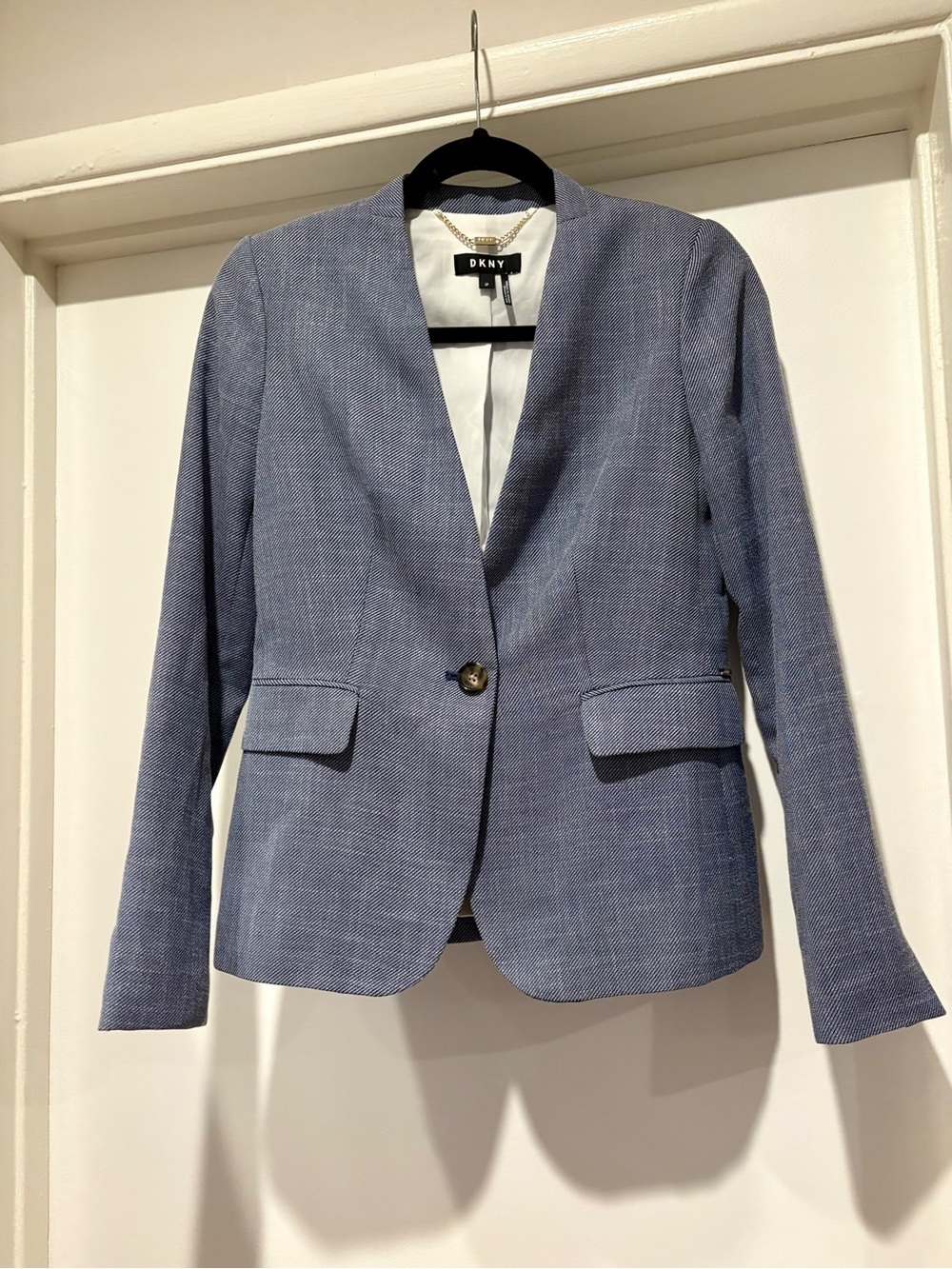 DKNY 2010s Chic Single Button Collarless Light Blue Blazer Excellent Condition